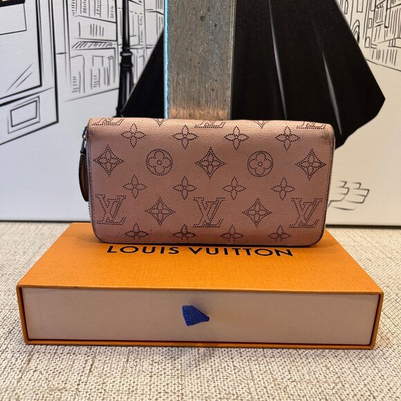 Louis Vuitton Pink Jasmin Mahina Leather Zip Around Wallet - Picture 2 of 12